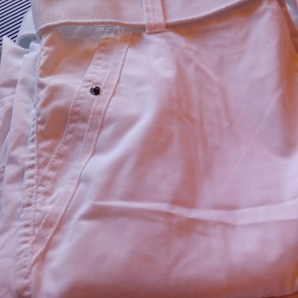 ⬇️ White Belted Cargo Shorts Size 40 - Picture 8 of 8